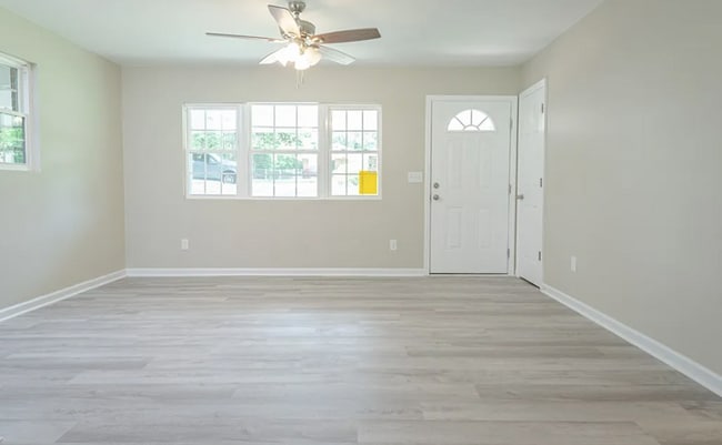 Building Photo - 2114 Amber Dr