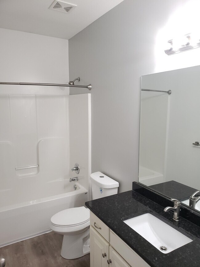 Foto del edificio - 8327 N Nodaway Ave