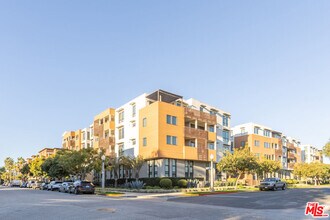 Building Photo - 6030 S Seabluff Dr