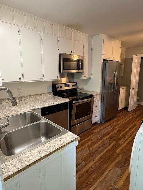 Building Photo - "Charming 3-Bed Duplex with Gleaming Hardw...