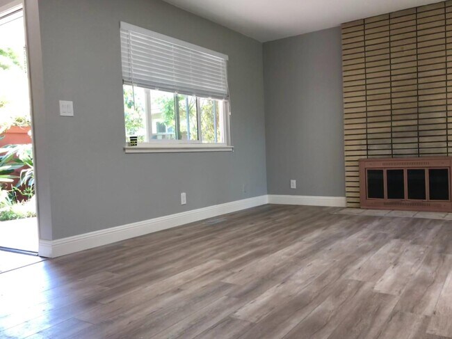 Foto del edificio - 629 Keats Ct