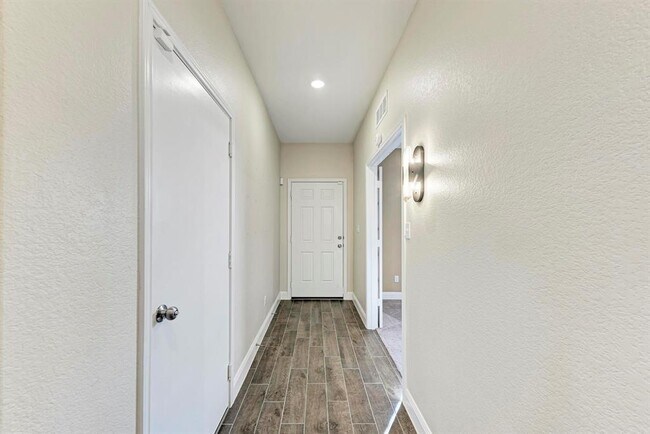 Building Photo - 1529 Brimhurst Dr