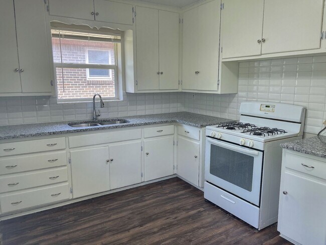 Foto del edificio - Cozy & Convenient Living in NE OKC with this 2-bedroom Home!