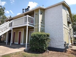 Building Photo - 2200 Leah Cove