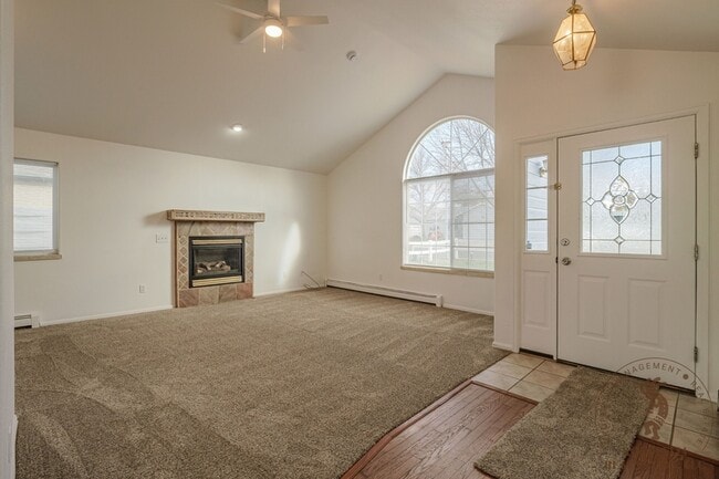 Building Photo - 537 Shanne St