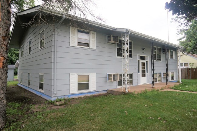 Building Photo - 334 33rd Ave N