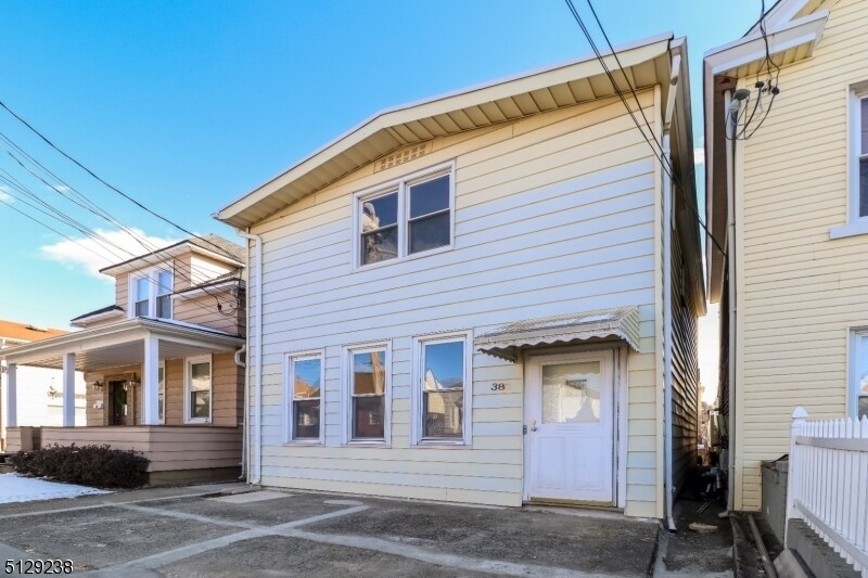 Primary Photo - 38 Semel Ave