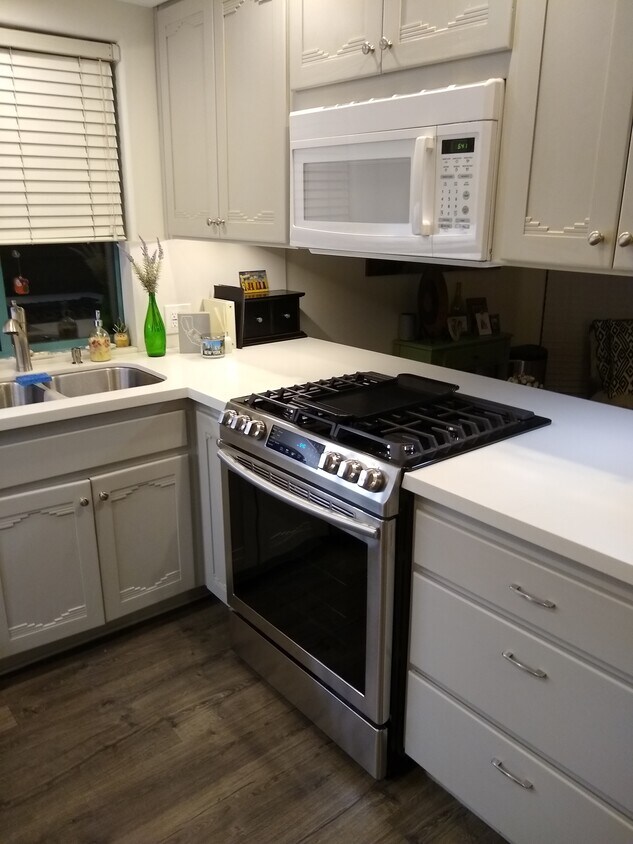 Primary Photo - 202 Seaview St