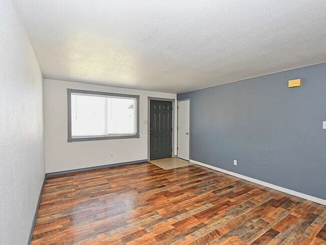 Foto del edificio - 10005 Sagewood Dr