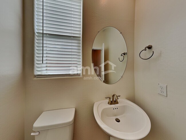 Building Photo - 5957 W Larkspur Dr
