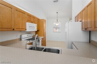 Building Photo - 450 Robin Hood Cir