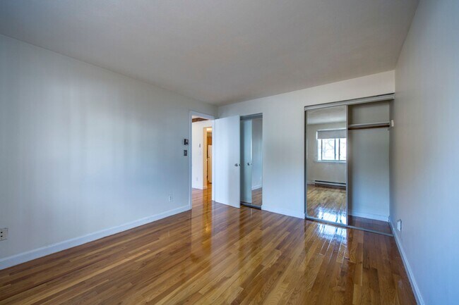 Foto del edificio - 2bed w/H + HW
