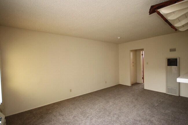 Building Photo - 310 N Electric Ave