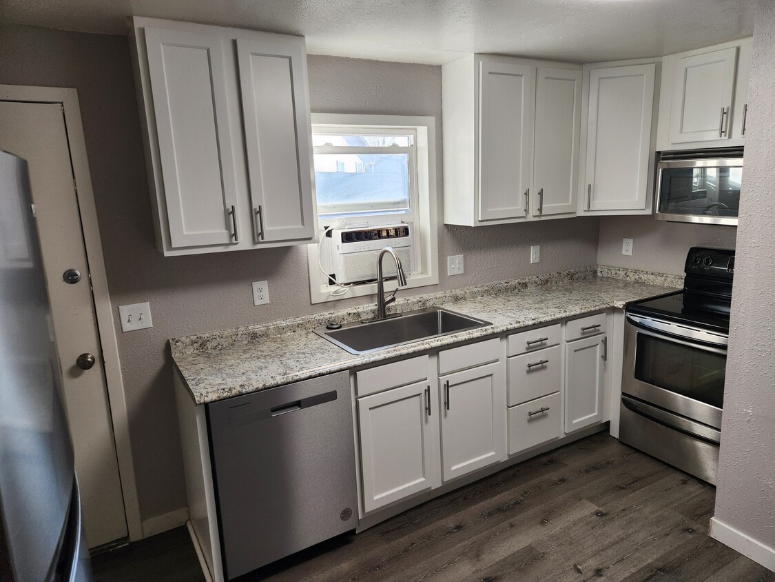 Primary Photo - 6690 E 63rd Pl