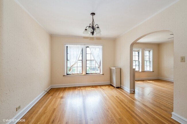 Foto del edificio - 6881 N Overhill Ave