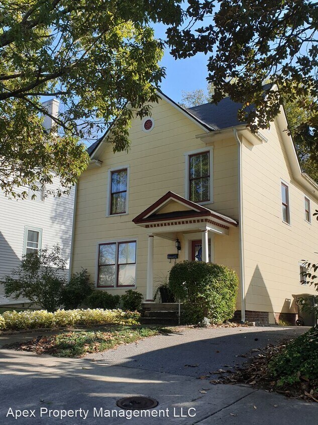 3 br, 1.5 bath House 914 Gratz Street House Rental in Knoxville, TN