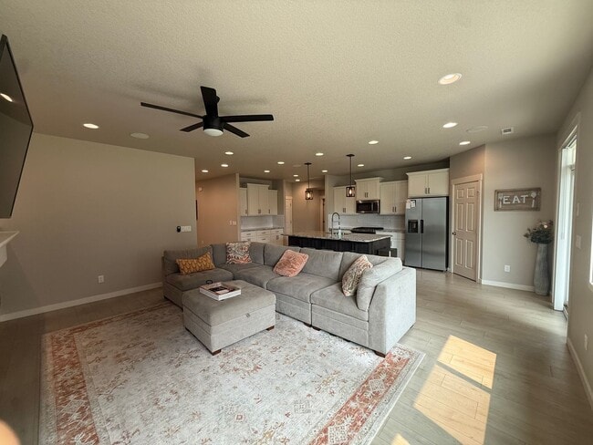 Building Photo - Beautiful Three Bedroom in Pasco Near Chiawana High School