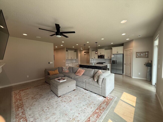 Foto del edificio - Beautiful Three Bedroom in Pasco Near Chiawana High School