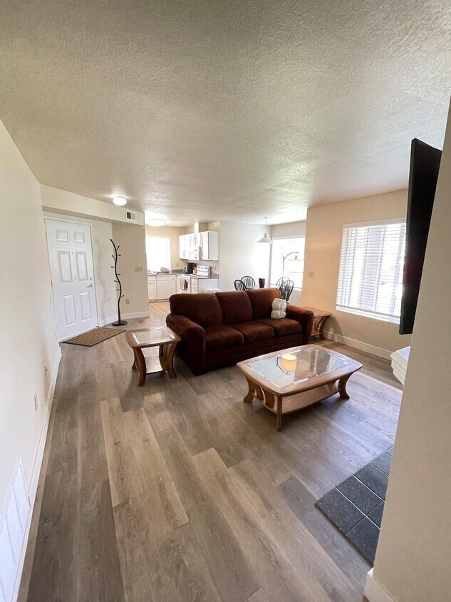 Foto principal - 604 N Columbia Center Blvd