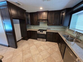 Building Photo - 16806 Sandypine Cir
