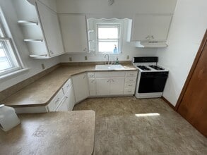 Building Photo - 127 8th St