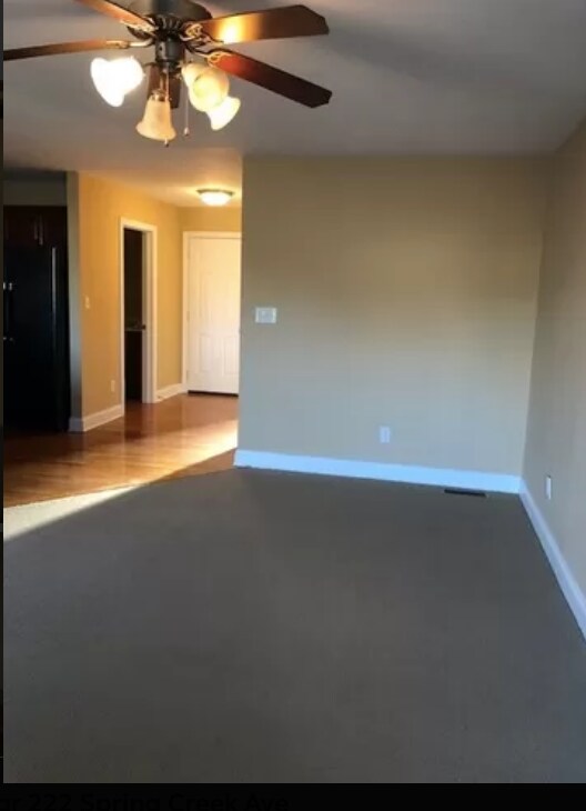 Foto del edificio - 222 Spring Creek Ave