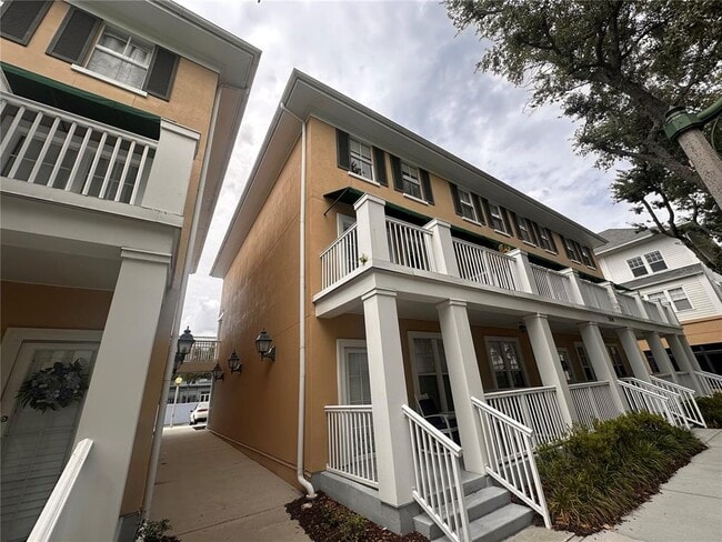 Building Photo - 709 Bloom St