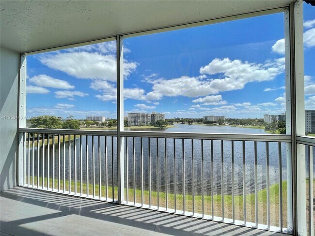 Foto del edificio - 3091 N Course Dr