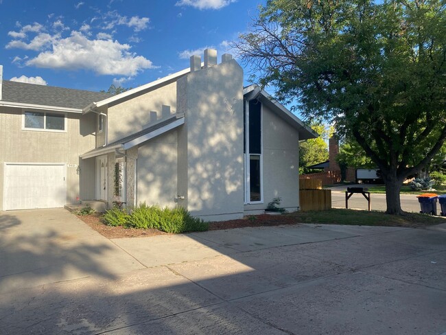 Building Photo - 4 br, 3.5 bath House - 9401 E Chenango Ave