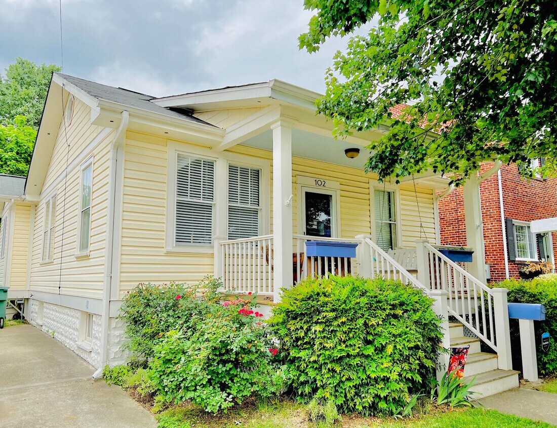 Foto principal - 102 E Custis Ave