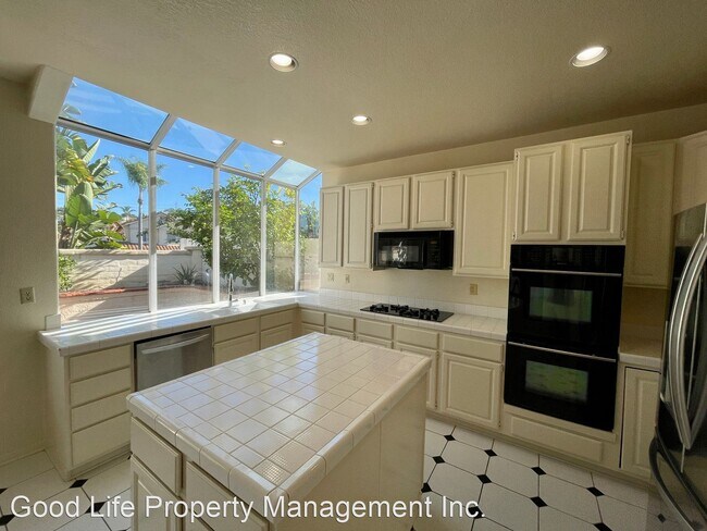 Building Photo - 4 br, 3 bath House - 2312 Via Platillo