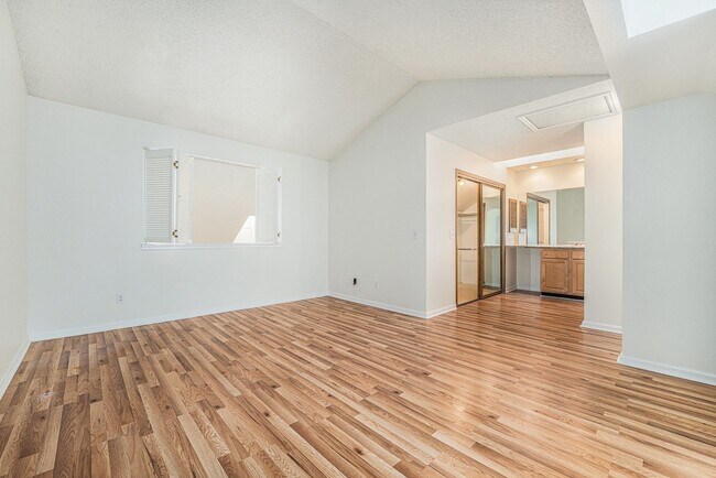 Foto del edificio - Light & Bright End Unit Townhouse