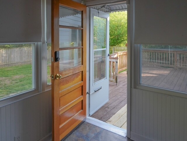 Entrada trasera al patio - 7141 Greenwood Ave