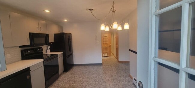 Building Photo - 120 Savage St