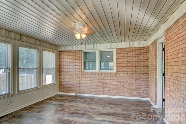 Foto del edificio - 1409 Delview Rd