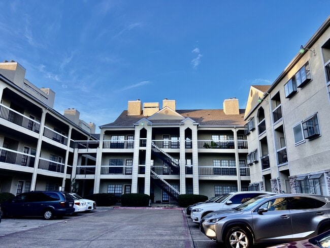 Building Photo - 4800 W Lovers Ln