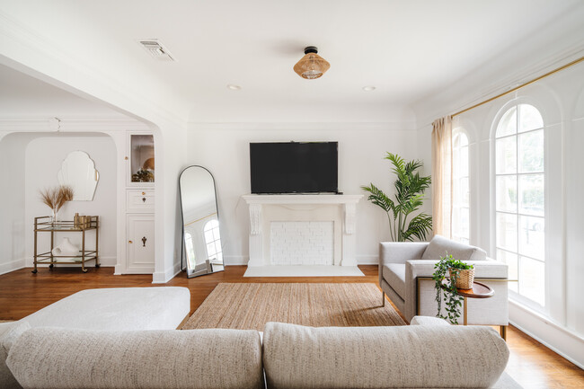 Foto del edificio - 1024 Havenhurst Dr