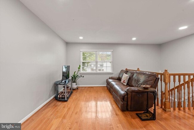 Building Photo - 5590 Neddleton Ave