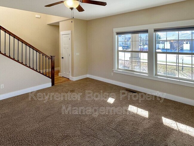 Building Photo - 642 N Opuntia Way