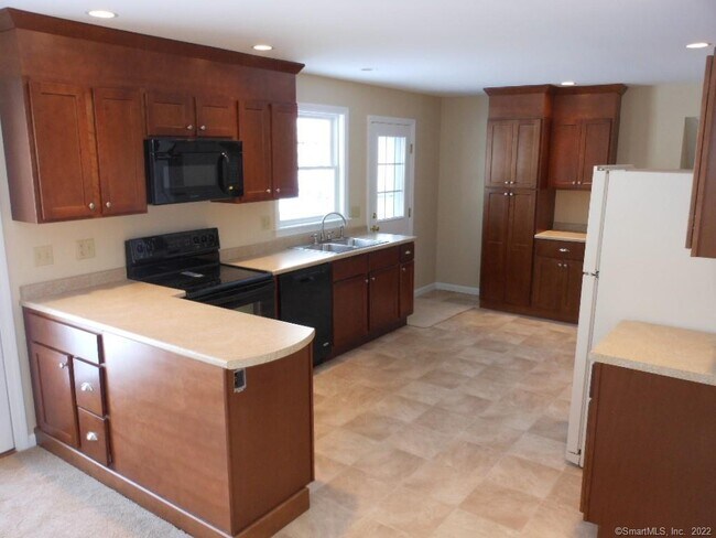 Foto del edificio - 123 Spicer Hill Rd