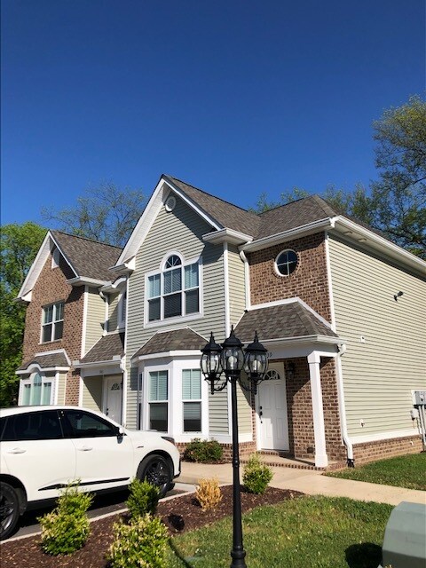 Building Photo - 741 Maple Grove St