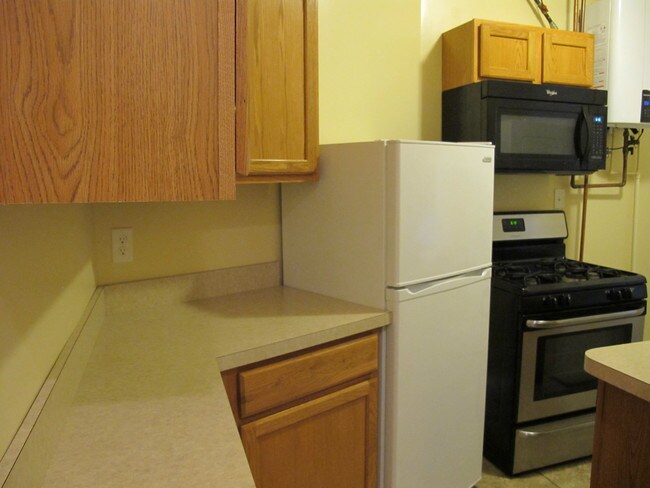 Kitchen - 648 Morton Pl NE