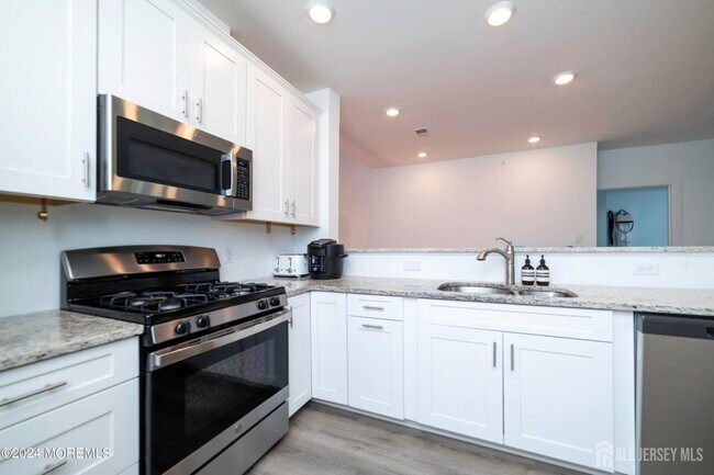 Building Photo - 936 Vanderbergh Blvd