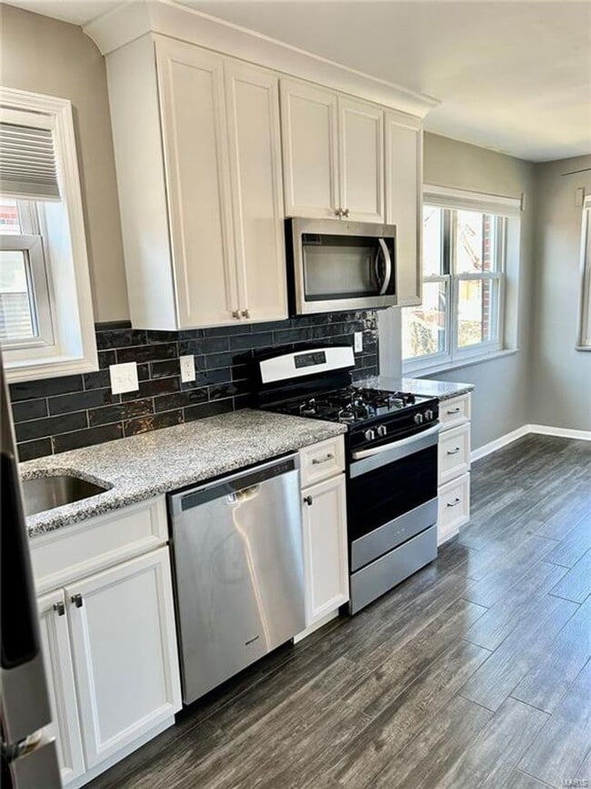 Building Photo - 7227-7229 Balson