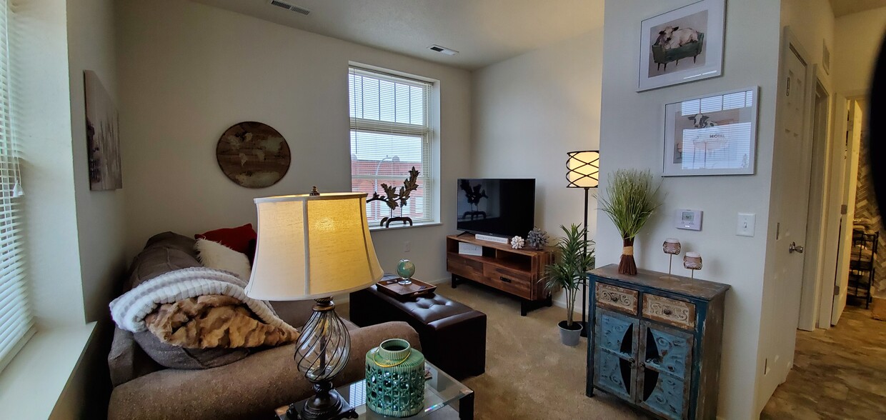 Primary Photo - 103 1st Ave NE