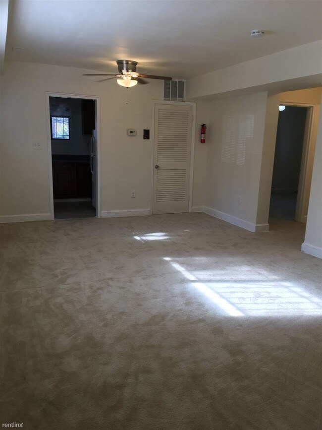 Building Photo - 2 br, 1 bath Condo - 400 Xenia St SE Apt 1