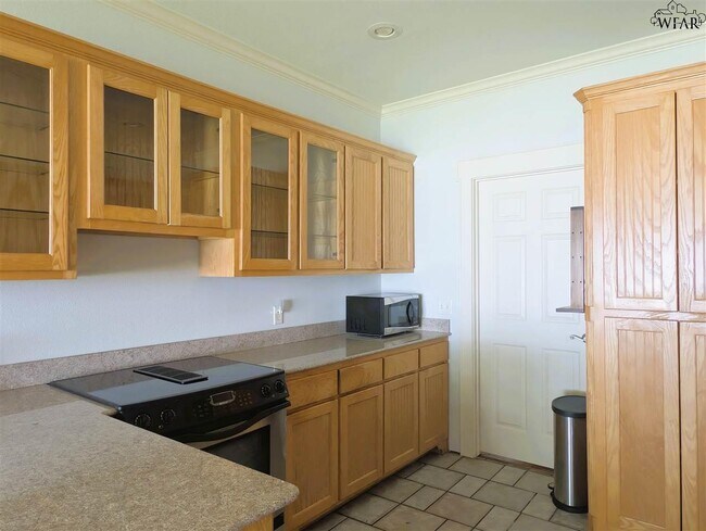 Building Photo - 609 Shoreline Dr