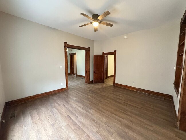 Foto del edificio - 121 E North St