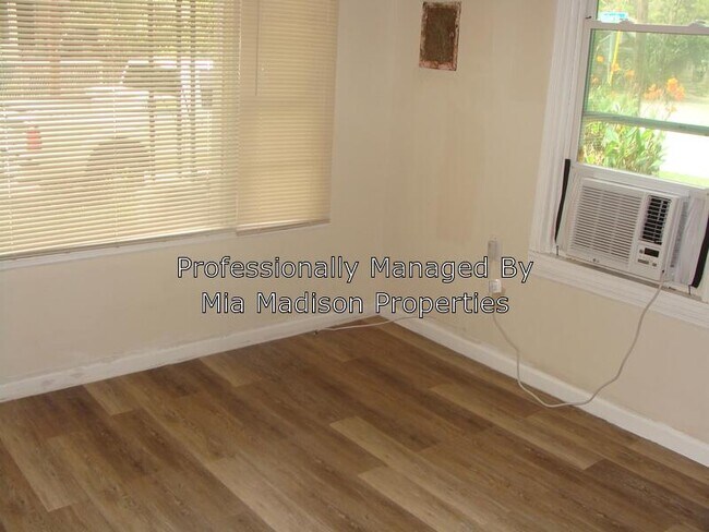 Foto del edificio - 204 McIntyre St