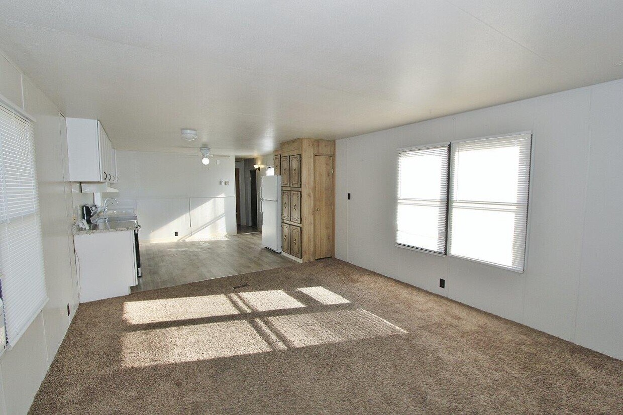 Primary Photo - 2215 Toms Cabin Rd